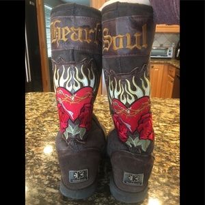Original “Heart & Soul” Koolaburra Boots, Size 6